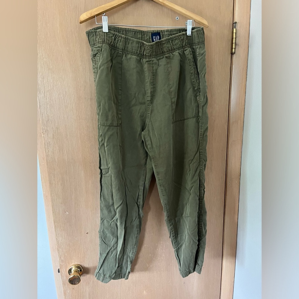 Gap olive green tencel ankle pants size L